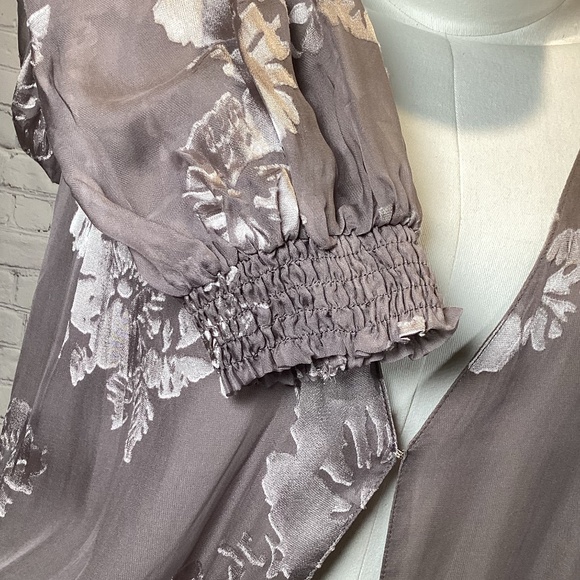891. ASTR Silk Taupe Kimono NWT Size Large - Picture 3 of 4